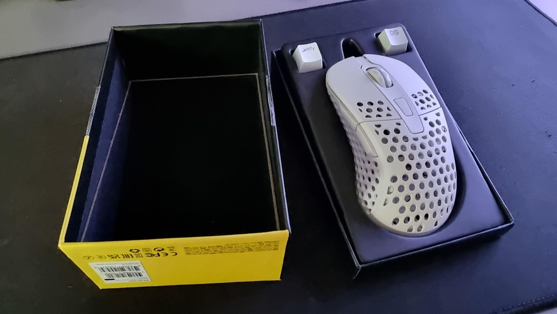 Starke Maus mit kleinen Abstrichen