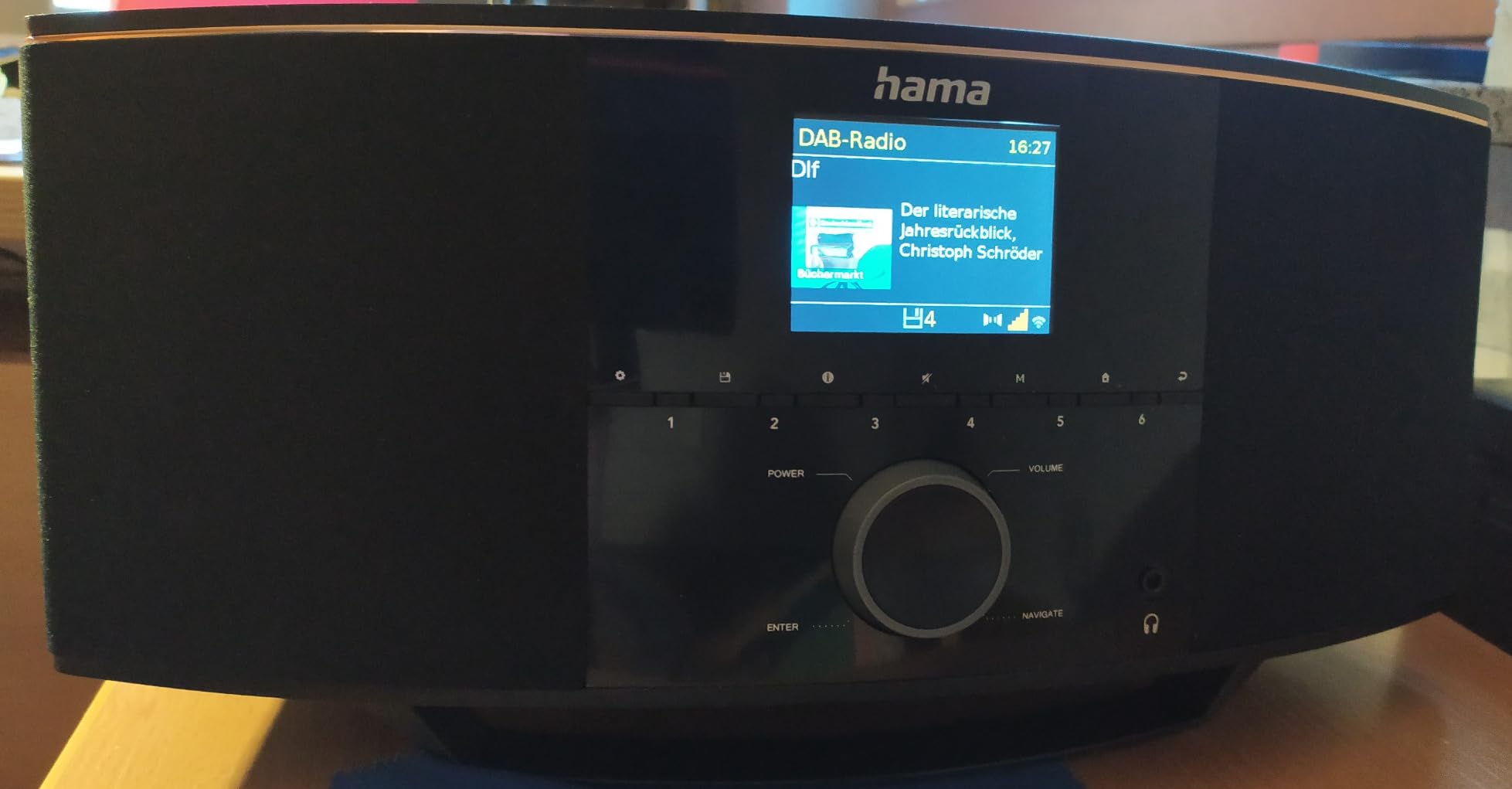 Wunderschönes Radio mit klarem Klang