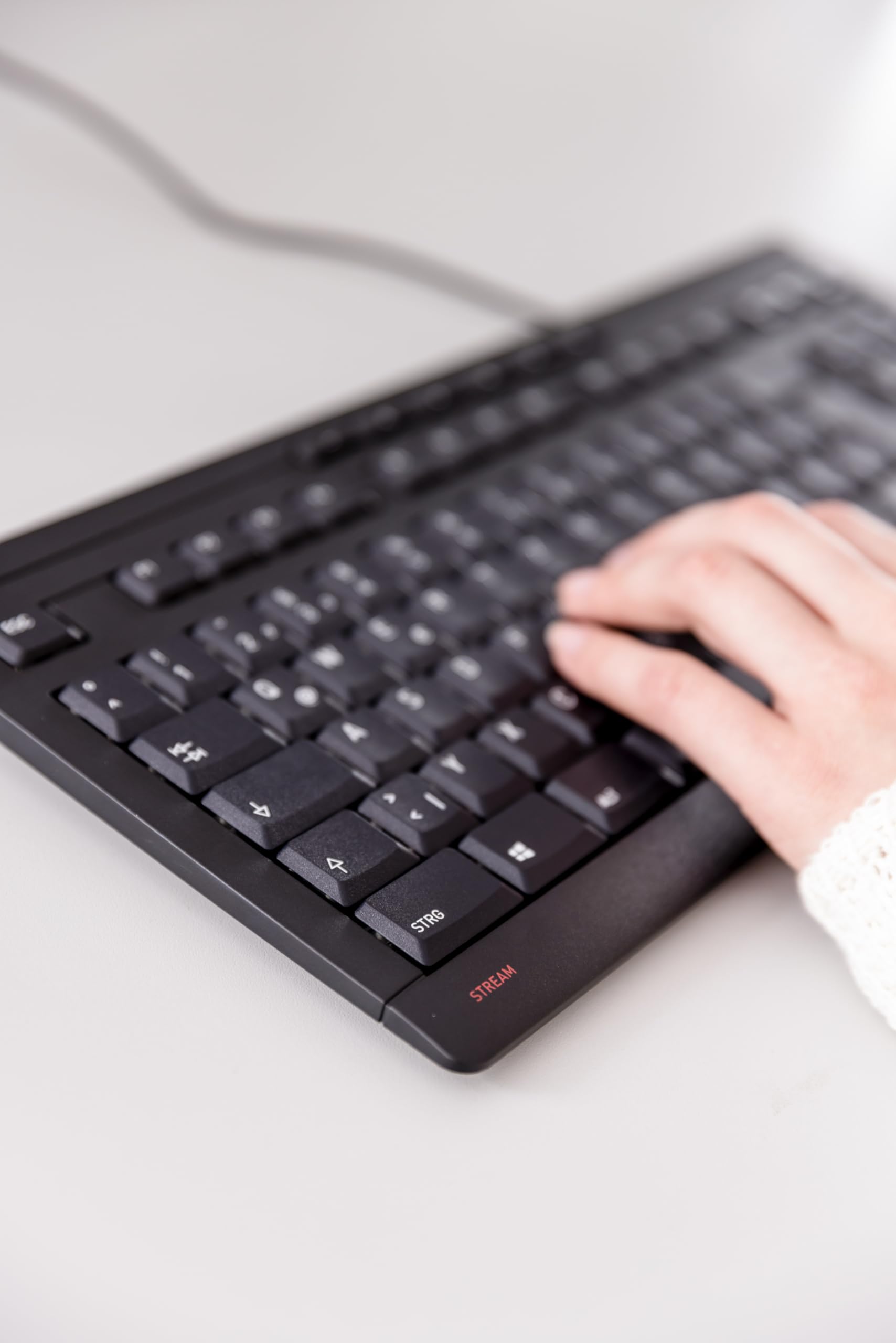 cherry-stream-keyboard-tkl-kabelgebundene-tastatur-ohne-nummernblock-schweizer-q image 2
