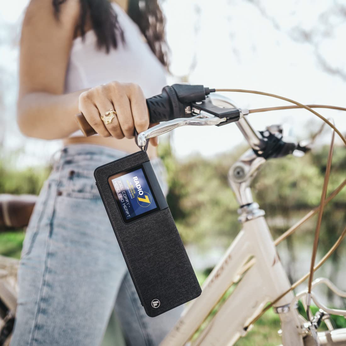 hama-dr200bt-tragbares-digitalradio-mit-bluetooth-lautsprecher-dab-dab-aux-akku- image 6