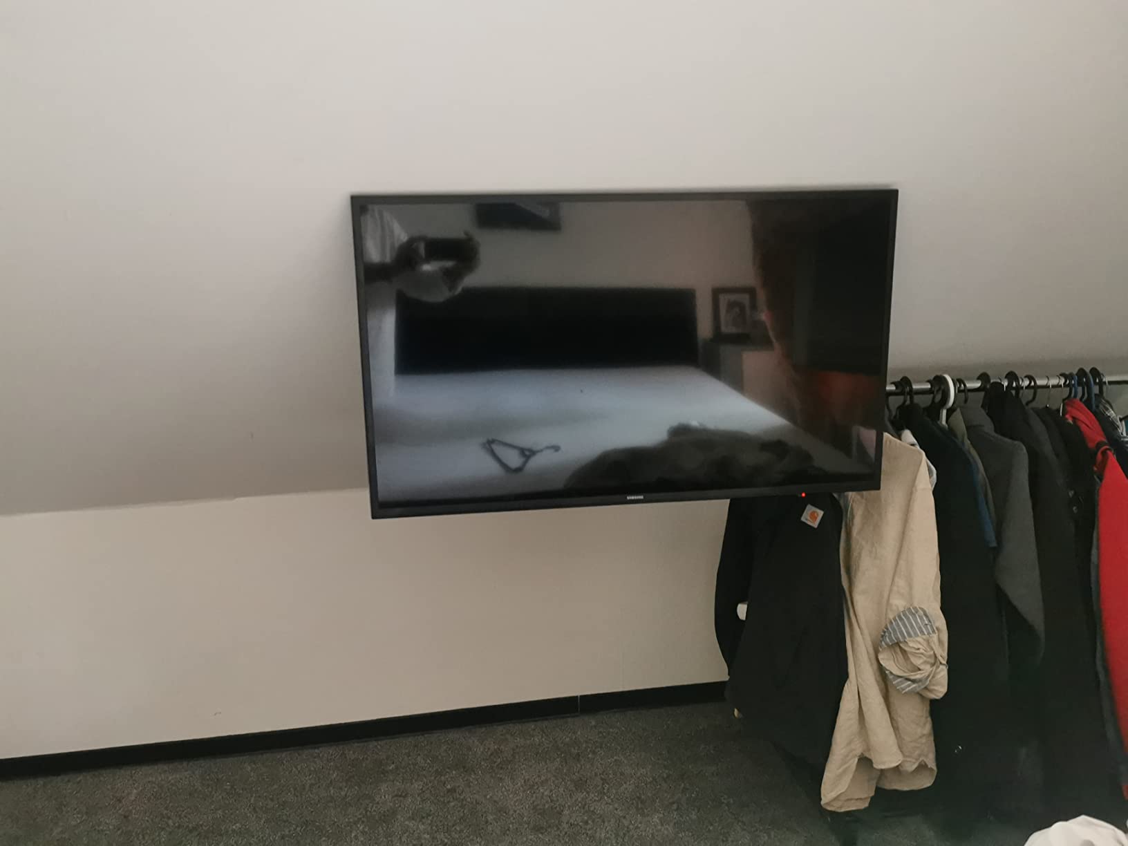 Gute Halterung, Kabelmanager etwas knapp