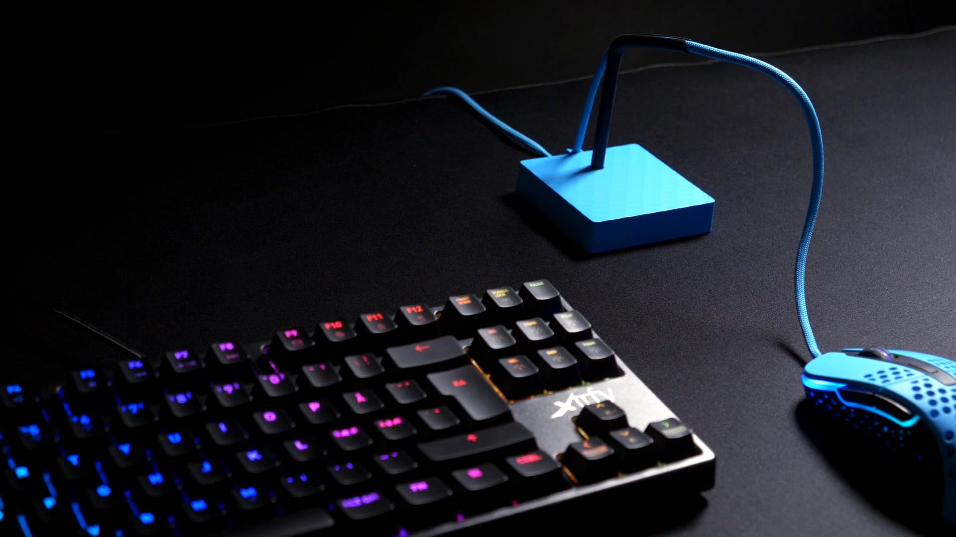 cherry-xtrfy-b4-mouse-bungee-flexibler-mauskabelhalter-mit-silikonarm-rutschfest image 2