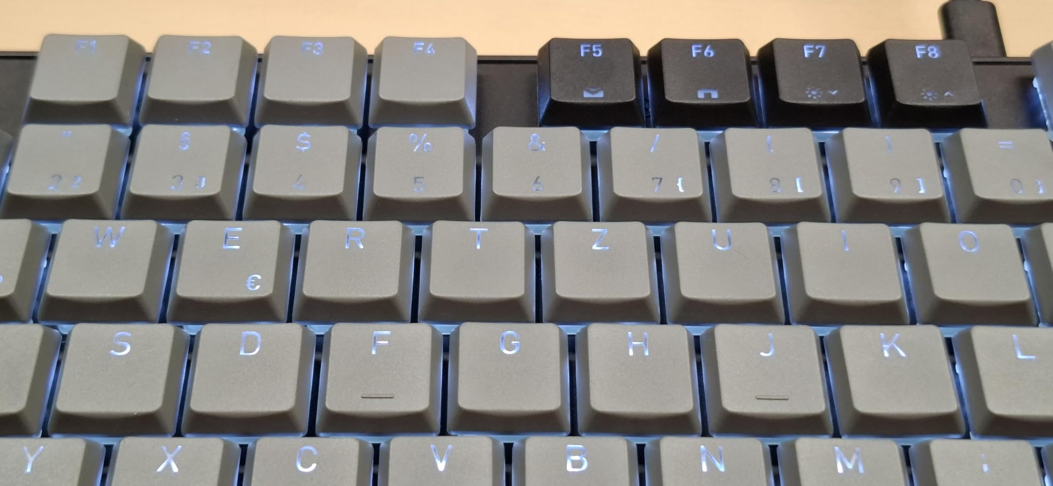 Sehr gut, Kabel etwas starr