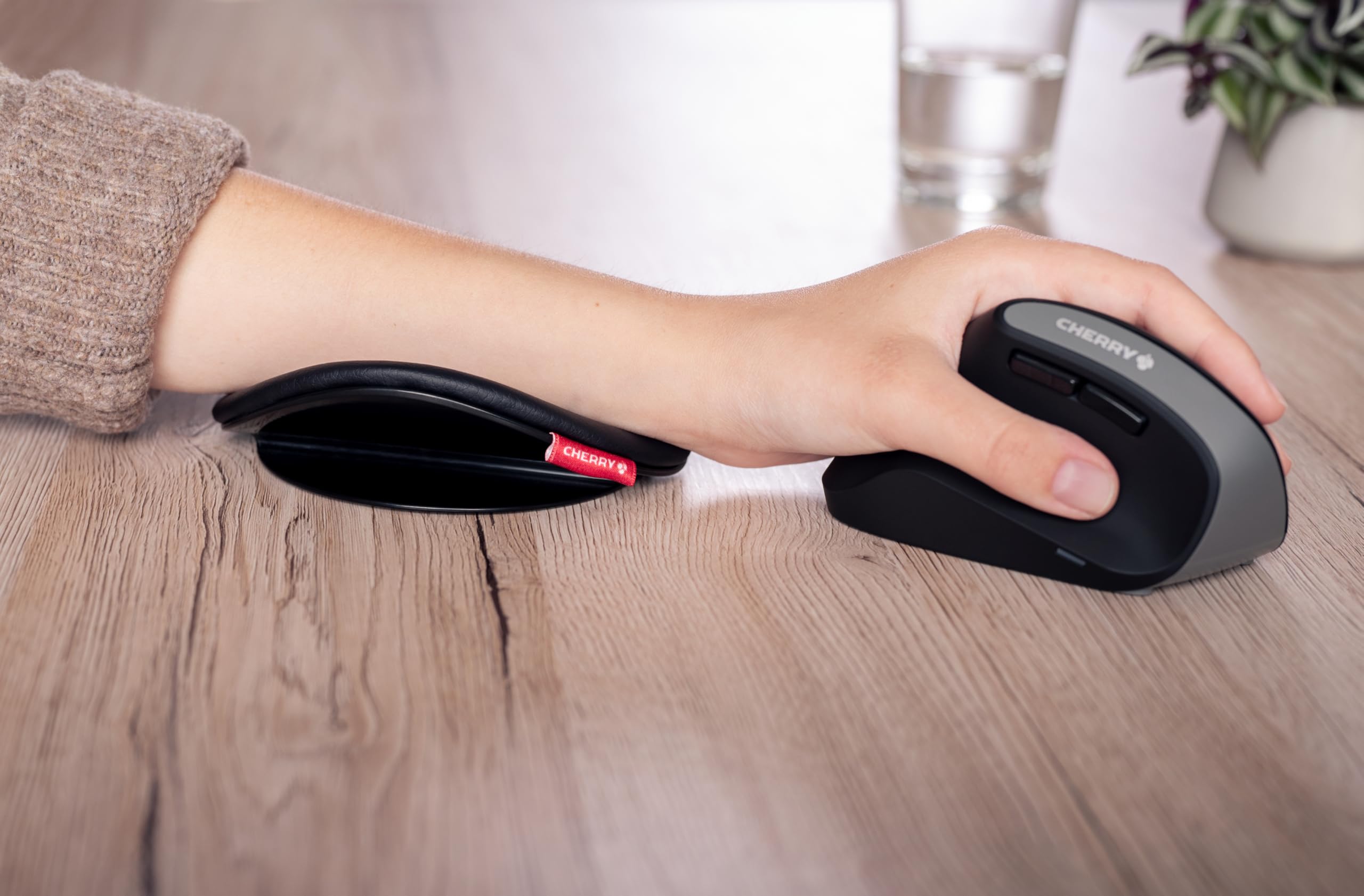 cherry-slidepad-ergo-gleitende-ergonomische-armauflage-1-pad-schwarz-igr-zertifi image 5