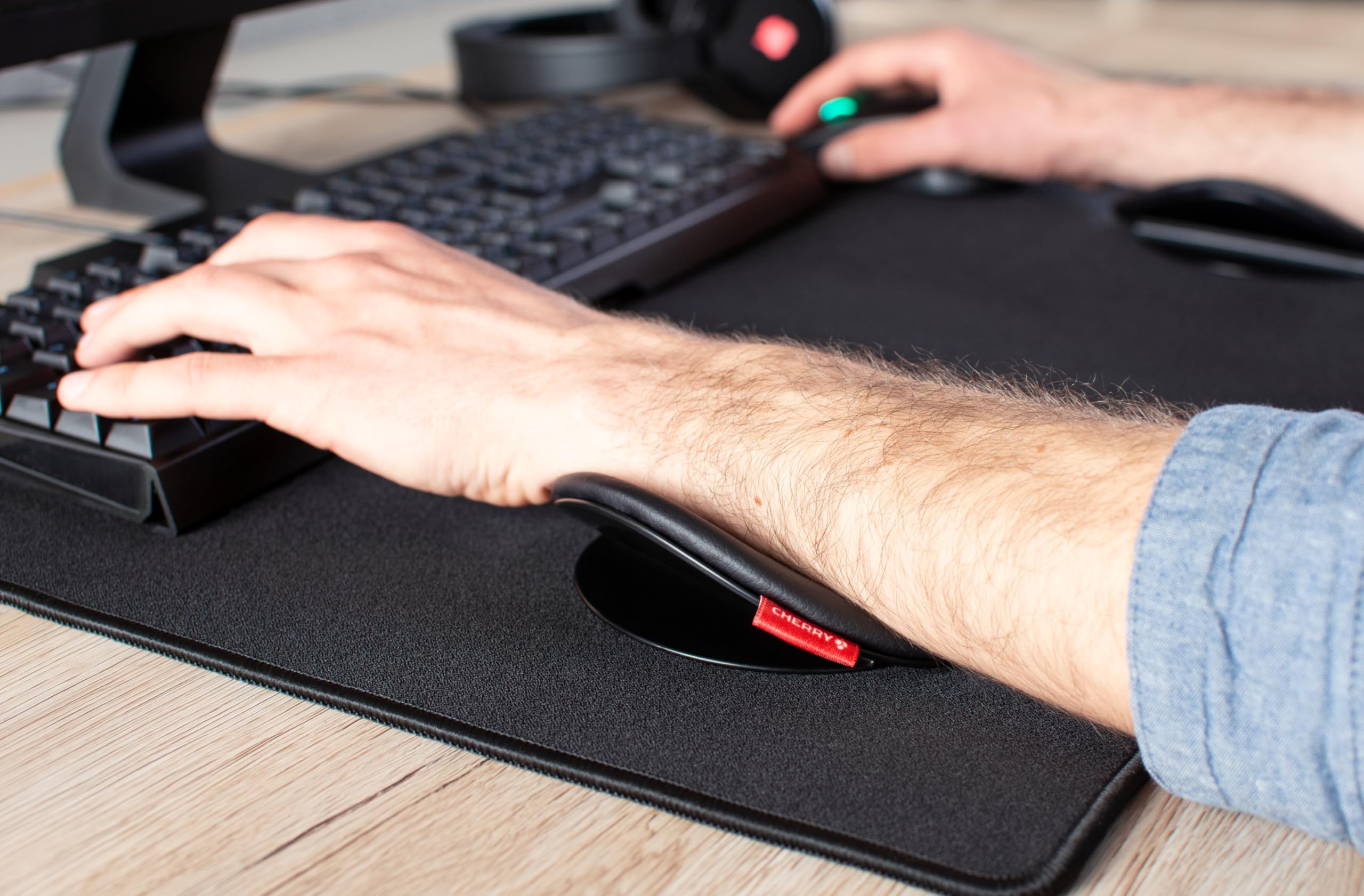 cherry-slidepad-ergo-gleitende-ergonomische-armauflage-1-pad-schwarz-igr-zertifi image 4